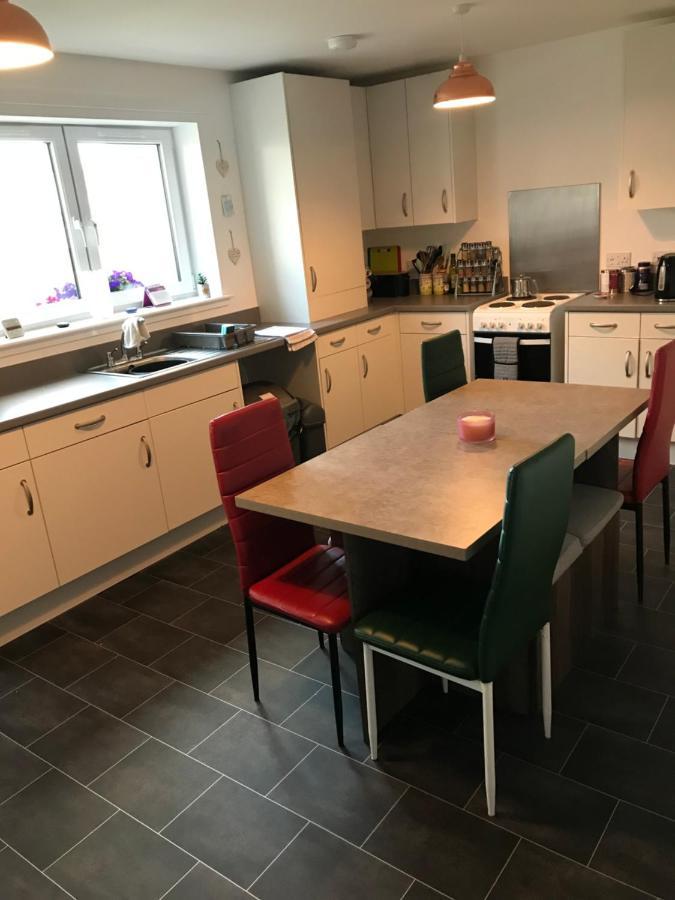אינברנס Modern And Bright Home In Quiet And Central Area מראה חיצוני תמונה