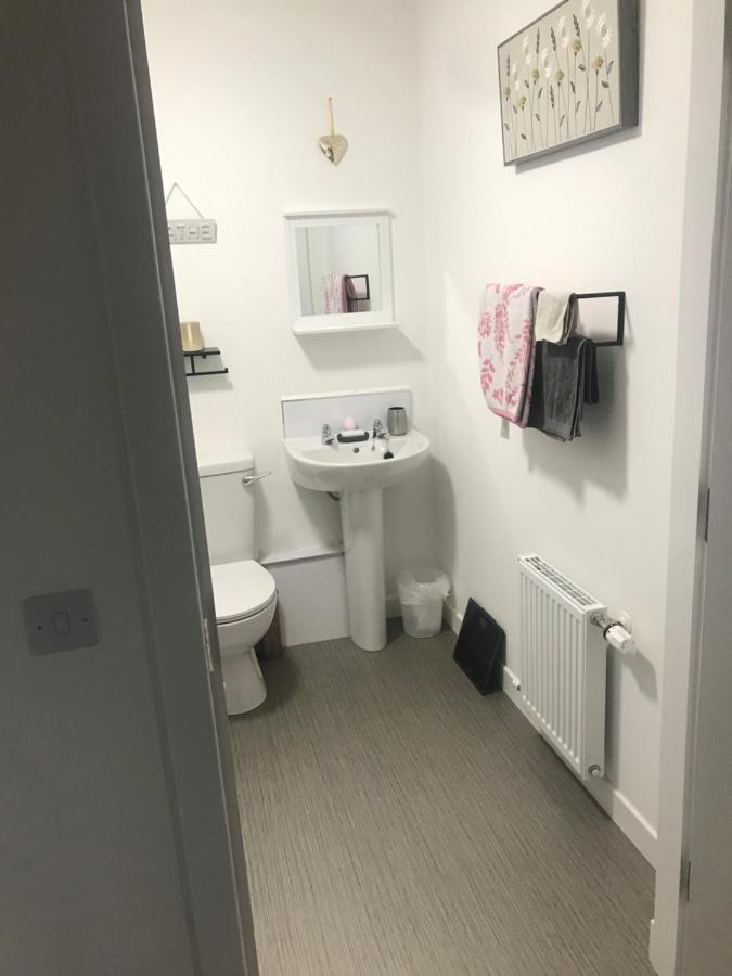 אינברנס Modern And Bright Home In Quiet And Central Area מראה חיצוני תמונה