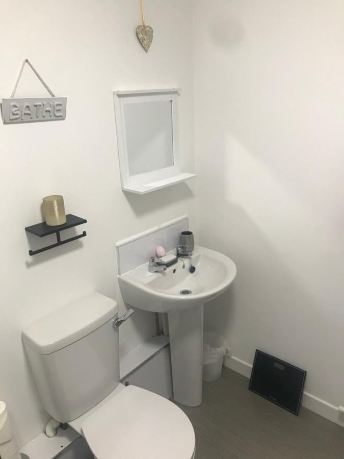 אינברנס Modern And Bright Home In Quiet And Central Area מראה חיצוני תמונה