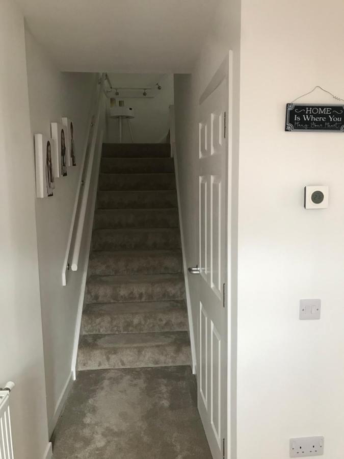 אינברנס Modern And Bright Home In Quiet And Central Area מראה חיצוני תמונה